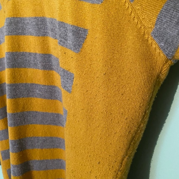 Sweater - Picture 6 of 7